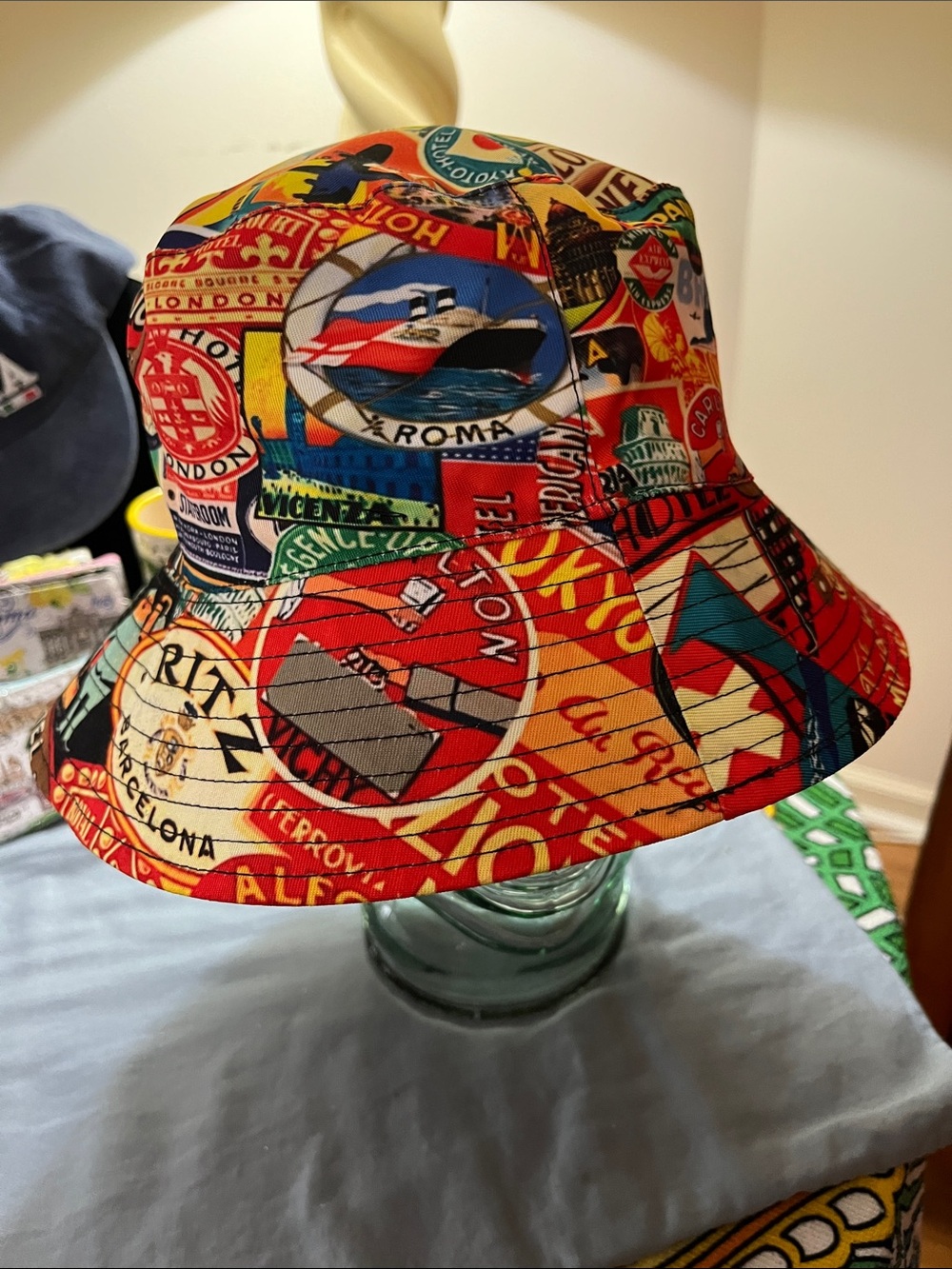 #16-NWOT Colorful Travel Patch Print Bucket Hat - M/L